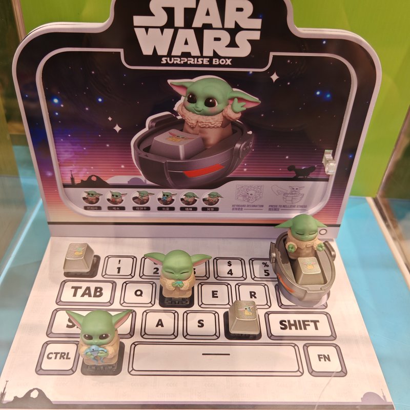 Baby Yoda Products - Miniso スターウォーズサプライズブラインドボックスキーキャップフィギュアストレスリリーフ装飾用メカニカルキーボード大人の収集品ギフトおもちゃ